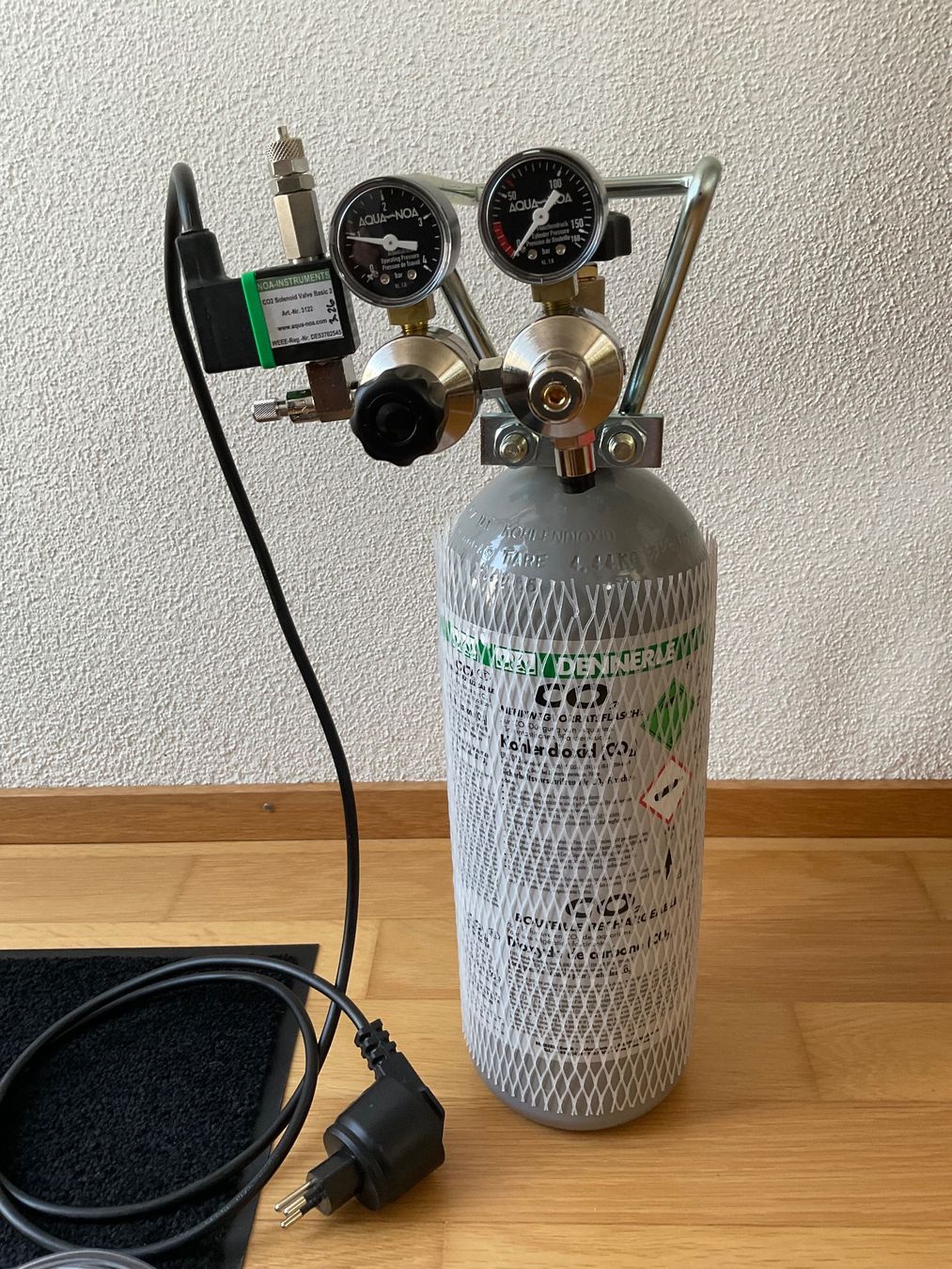 Dennerle Aquarium: Aquarium CO2 Anlage mit Druckminderer & Magnetventil – Neu (gemäss Beschreibung) aus Alpnach Dorf von Oli016