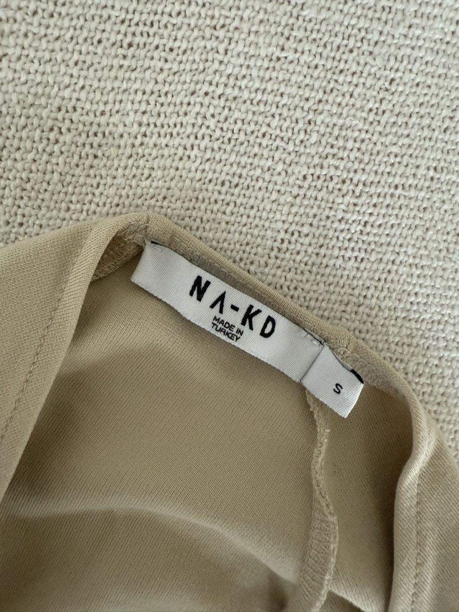 Na-kd Top: NA-KD Crop Top beige, Taille S – Nuovo (secondo la descrizione) da Châtelaine venduto da nan_j75j 1