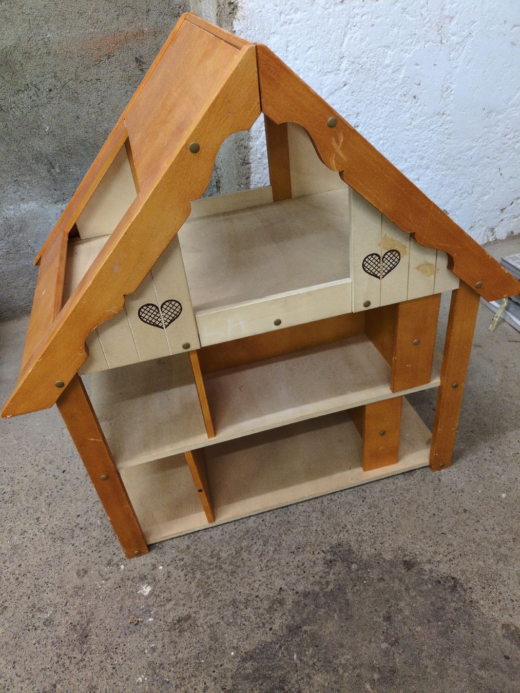 Case e mobili per bambole: Puppenhaus mit diversen kleinteile – Difettoso da Wettingen venduto da Jones360