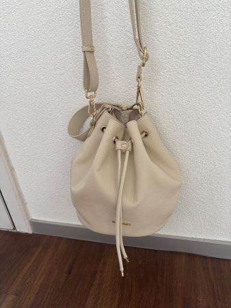 Schöne Ledertasche von HEY MARLY