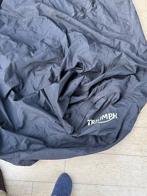Tutti i ricambio per moto: Triumph telo copri moto originale. – Usato da Pura venduto da egi_py6j 2
