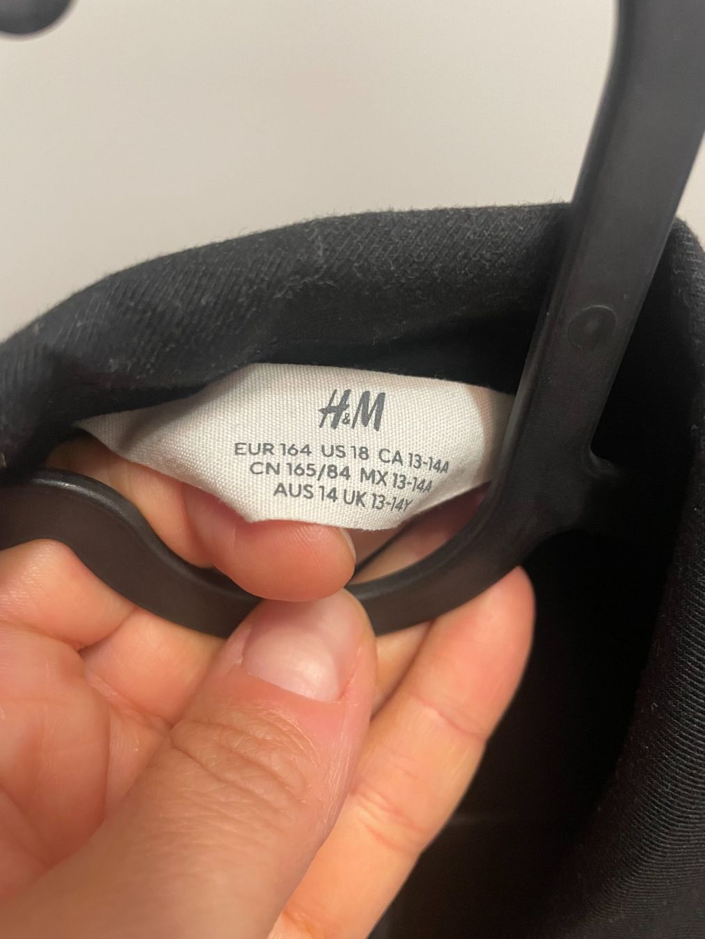 H&M Completi: Anzug schwarz mit Hemd H&M Grösse 164 – Usato da Zürich venduto da Julia2317 4