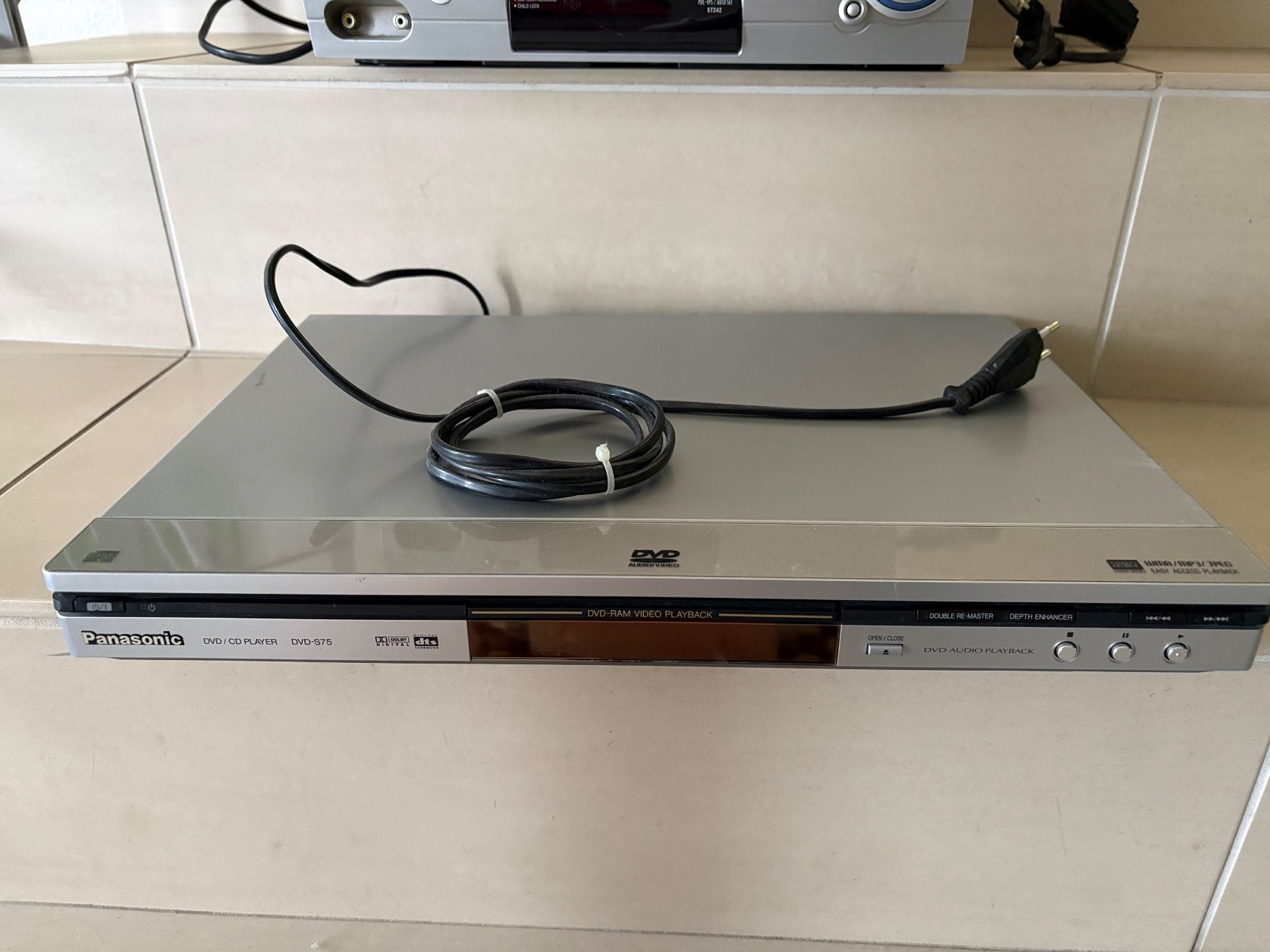 Alle DVDs: DVD Player – Gebraucht aus Auw von sunny712