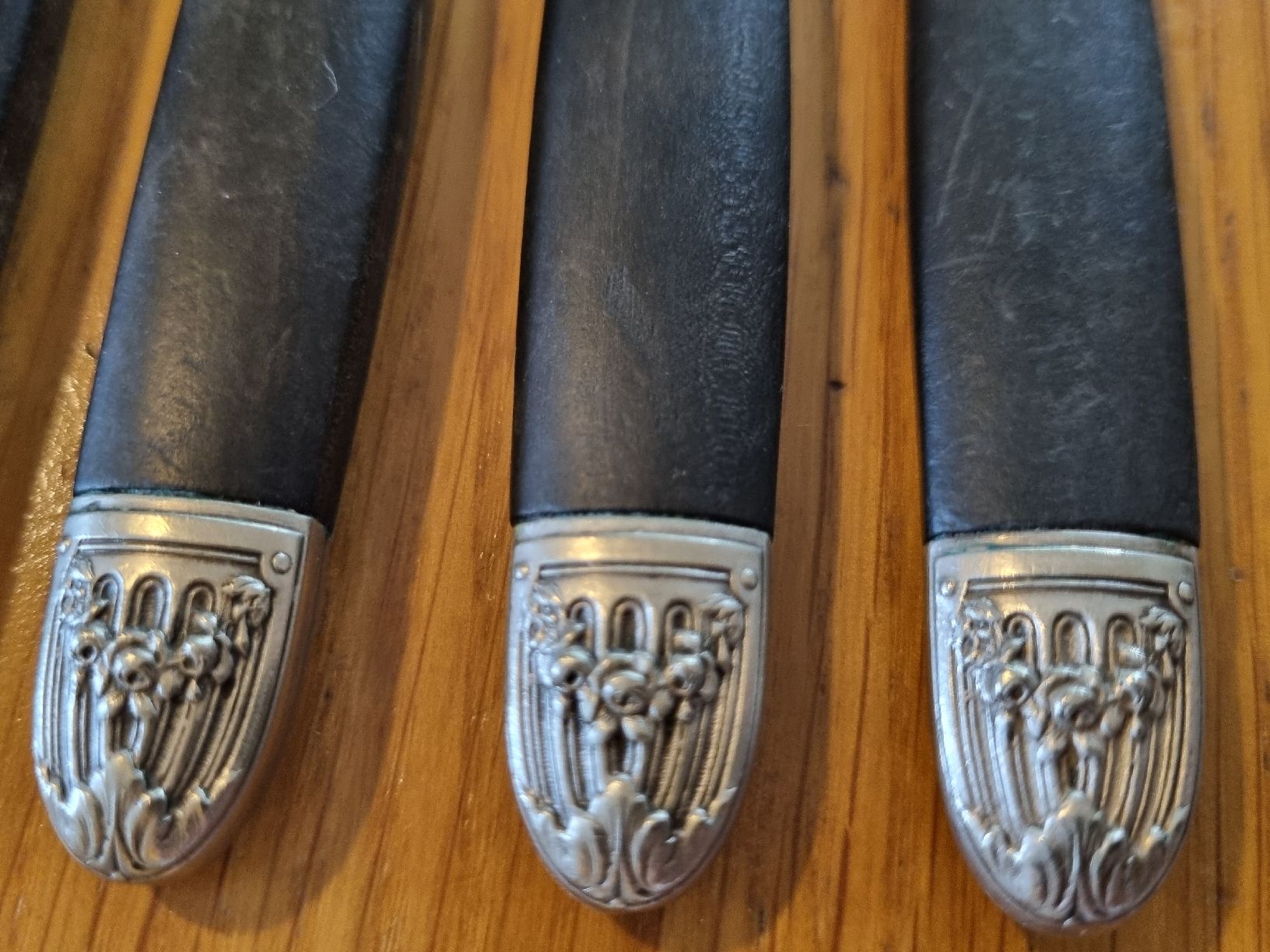 Couteaux: Ensemble de 7 couteaux de table E. Châtelai-Ichy Aigle Inox – D'occasion à Les Cullayes par yan_nvn9 7