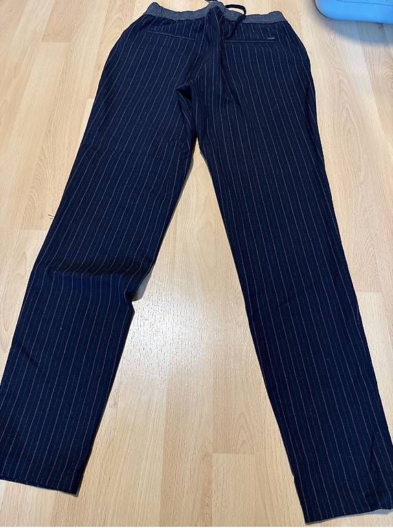 Pantaloni: Stoffhose von Esprit – Usato da Alchenflüh venduto da selina077 1