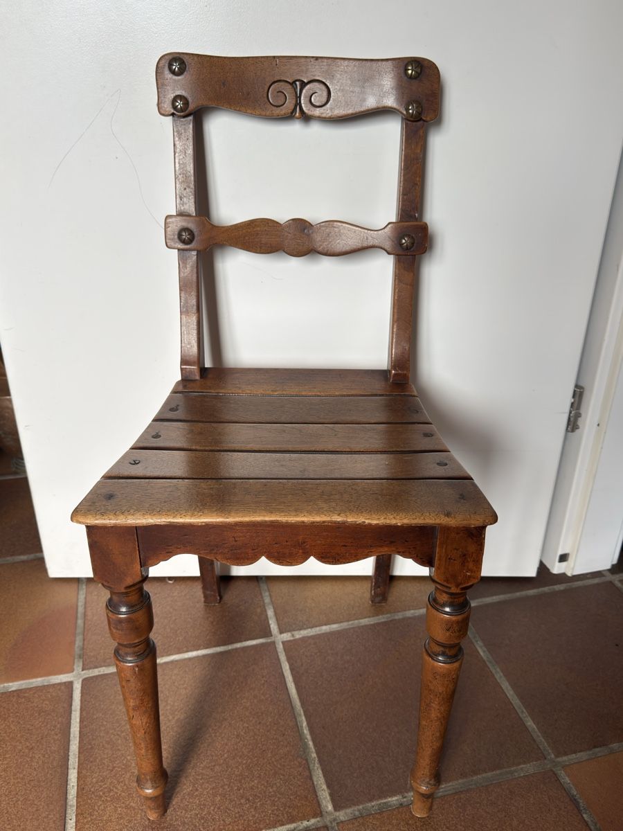 Chaises: Alter Holzstuhl – D'occasion à Hombrechtikon par Froeschli9