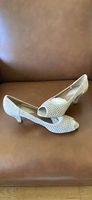 NEU. Mittelhohe Pumps / Schuhe Grösse 39