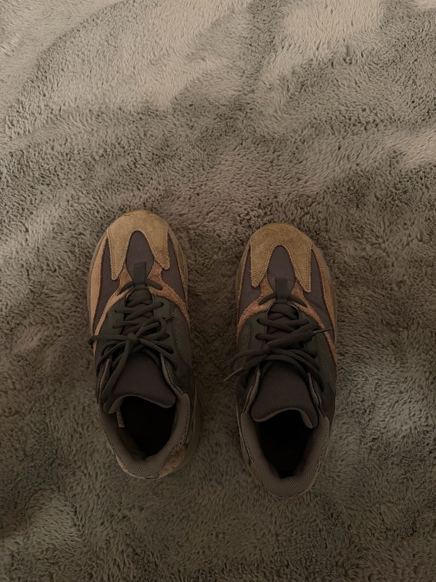 Adidas Herrenschuhe: Yeezy Boost 700 Mauve Sz 44 – Gebraucht aus Châtelaine von Chouchou_21 1