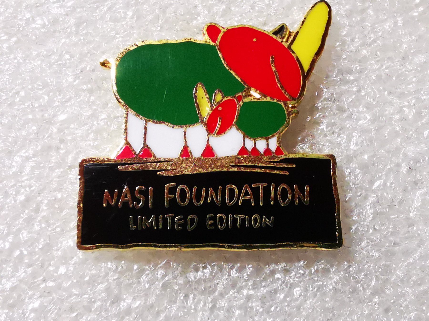 Placchette & Badge: Ansteckpin 138: Nasi Foundation – Usato da Oppligen venduto da Pin-Fall-Shop