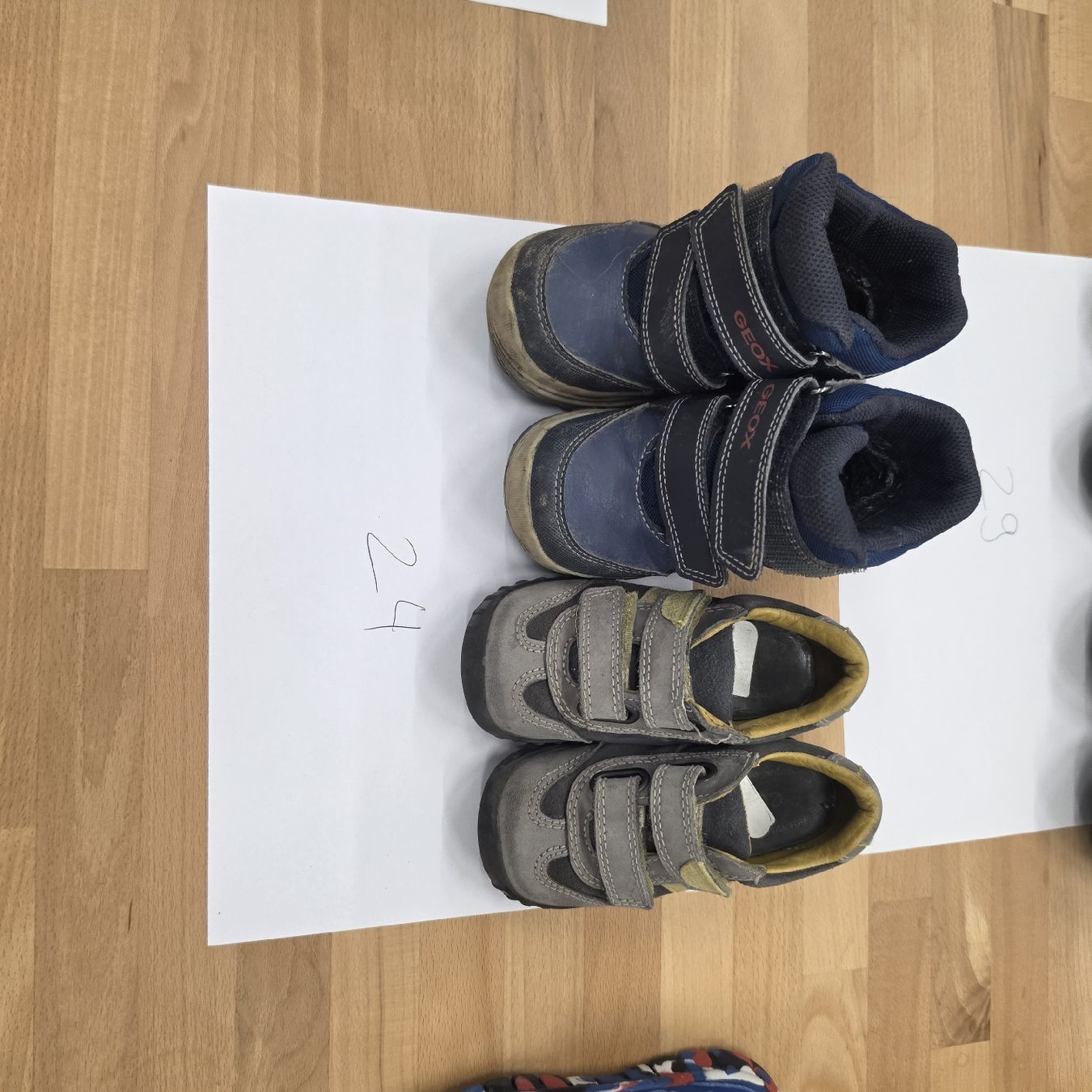 Scarpe per ragazzi: 2 paar Schuhe Gr.24 – Usato da St. Gallen venduto da baenziger27 4