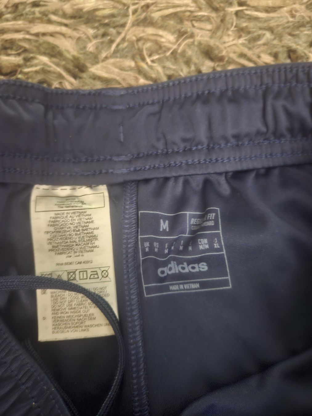 Adidas Hosen: Adidas Shorts Hose Gr.M – Gebraucht aus Emmenbrücke von TopGato 1