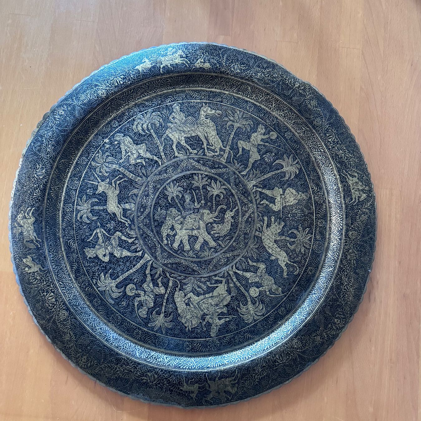 Piatti di portata: Prunkvolles orientalisches Messing-Tablett /59cm Durchmesser – Usato da Thun venduto da houzli