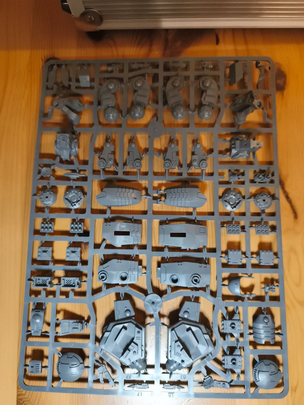 Kit di modellismo & Modellini statici: Warhammer 40k Riptide Battlesuit T'au – Nuovo (secondo la descrizione) da Cheseaux-Lausanne venduto da abe_f5sn 3