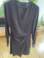 Schwarzes Kleid