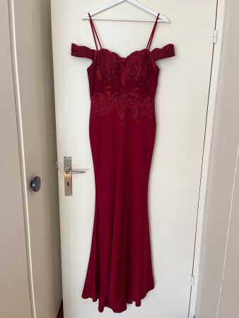 Weinrotes Abendkleid
