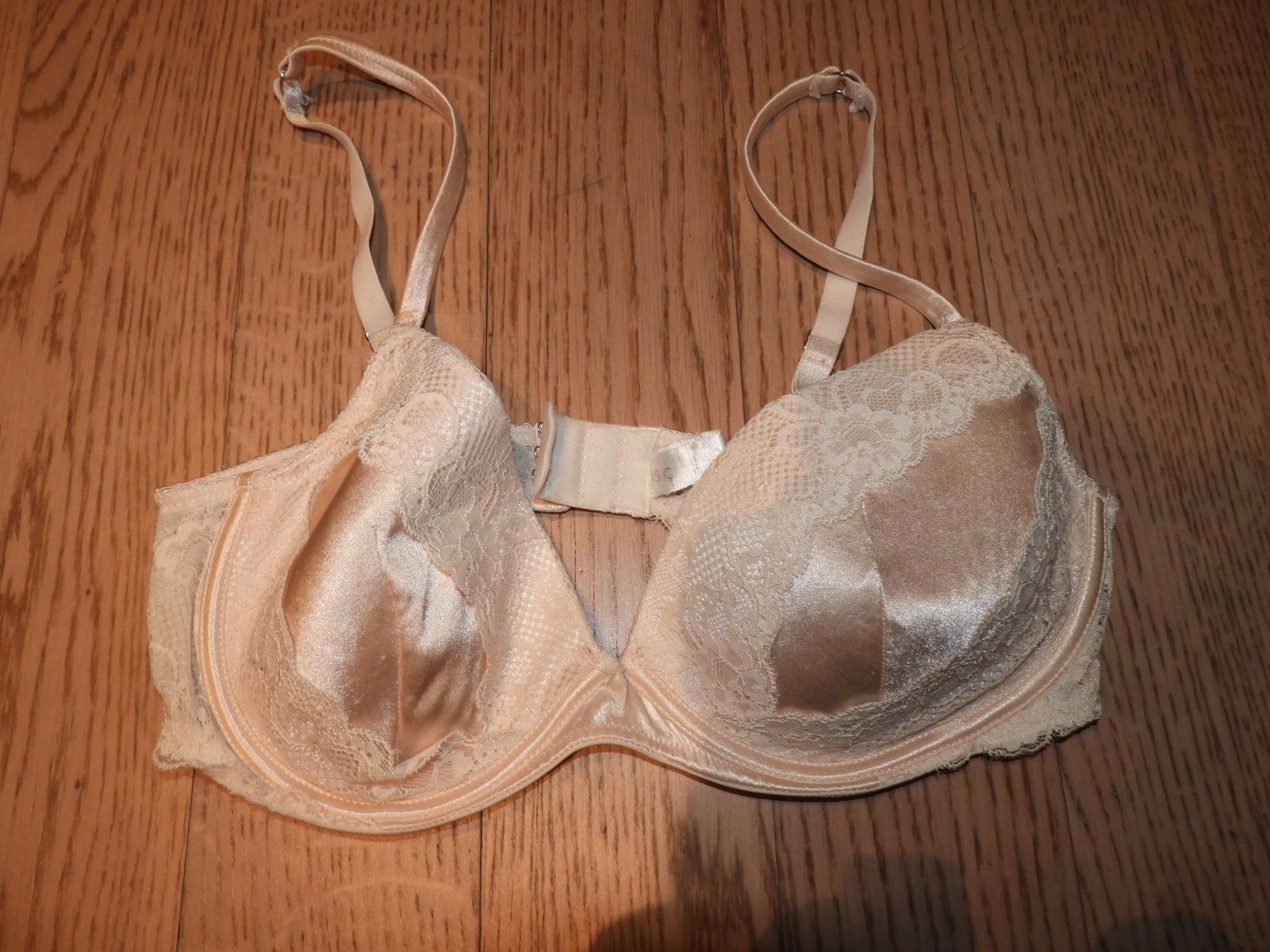 Altra biancheria intima: BH mit Spitze, Grösse 85C – Usato da Hergiswil NW venduto da Noema2006