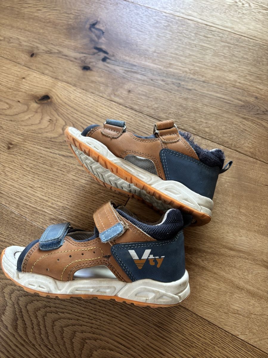 Scarpe per ragazzi: Sommer Sandalen Grösse 25 – Usato da Egnach venduto da Tiina_ 2