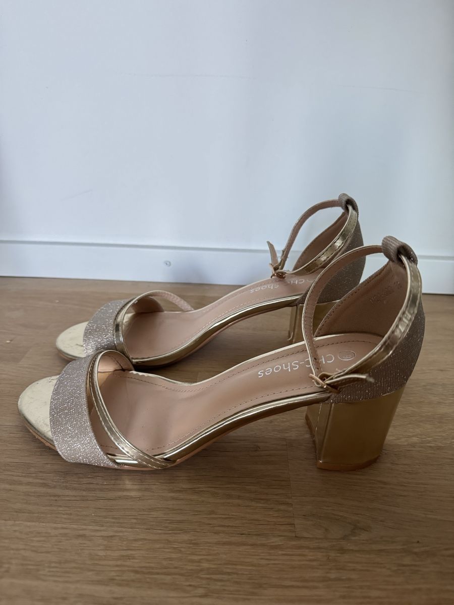 Damenschuhe: Schöne Sandaletten gold Grösse 39 – Neu (gemäss Beschreibung) aus Wallisellen von soat 1