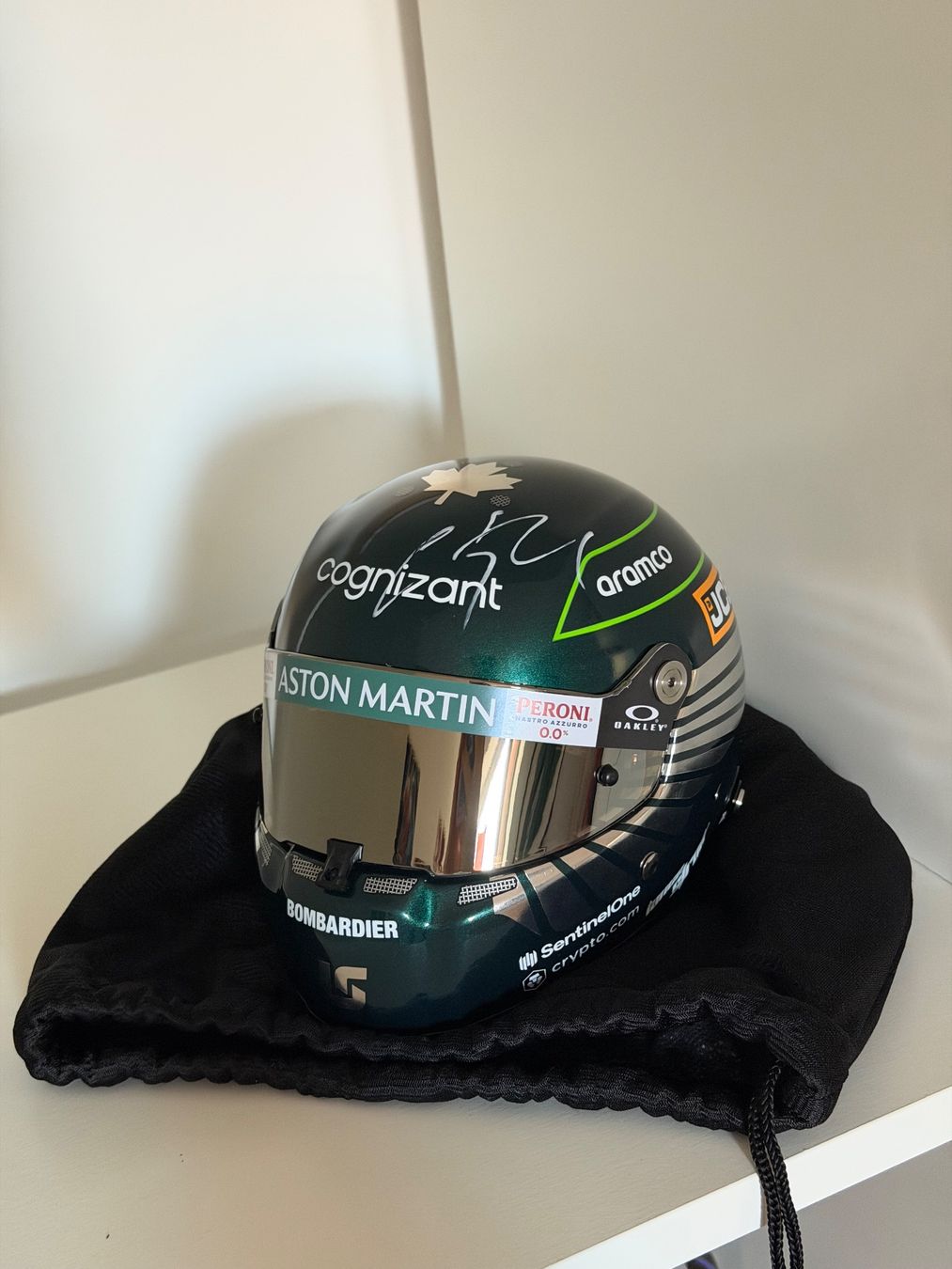 Autographes: Lance Stroll signed mini helmet – D'occasion à Lumino par mar_9pn2