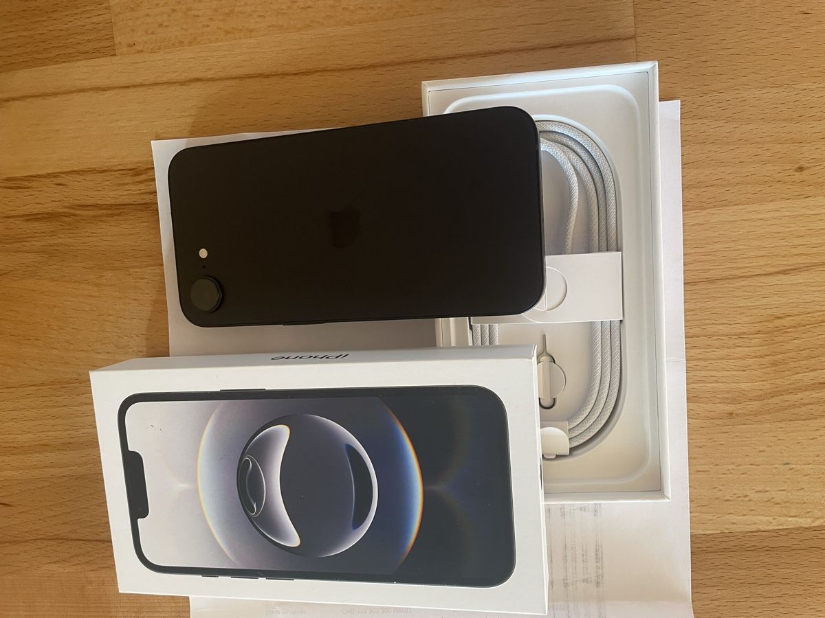 Apple Portables: iphone 16e 5G 256 GB Black – Neuf avec emballage d'origine à Küssnacht am Rigi par Ginger027 1