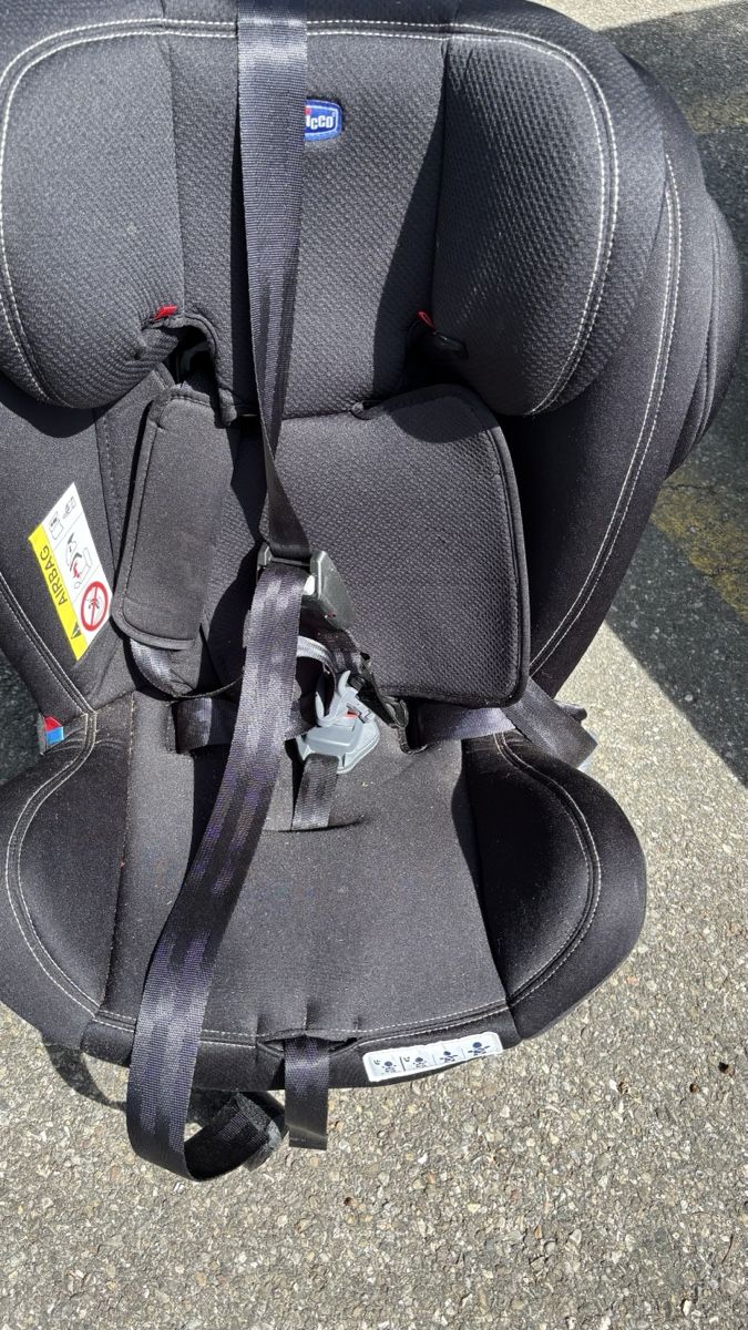Chicco Sièges auto: Autositz mit Isofix ab 1.- – D'occasion à Winterthur par rosa1991