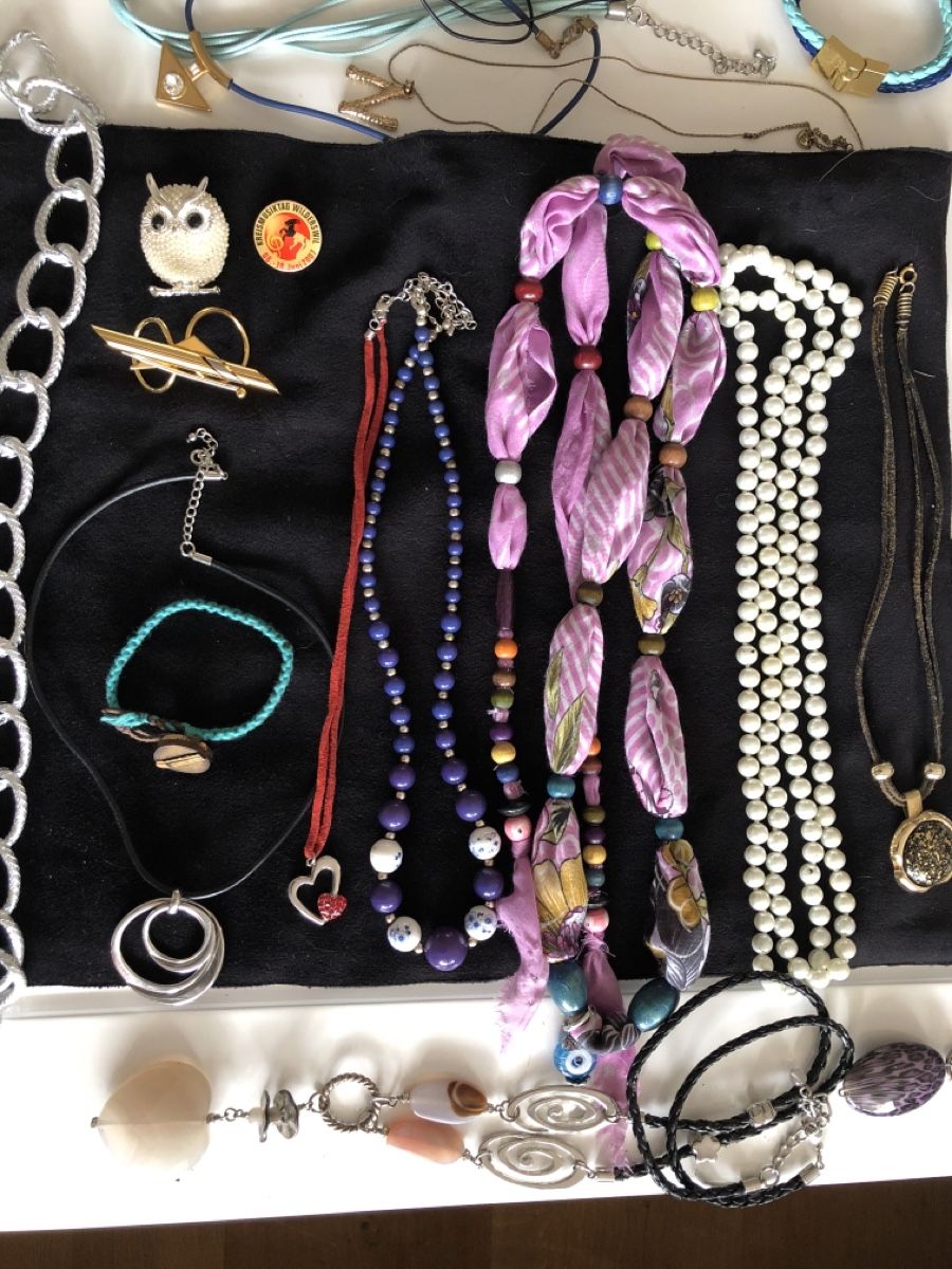 Altri gioielli: Grosses Konvolut Modeschmuck: Halsketten, Armbänder, Brosche – Usato da Läufelfingen venduto da Original100 2