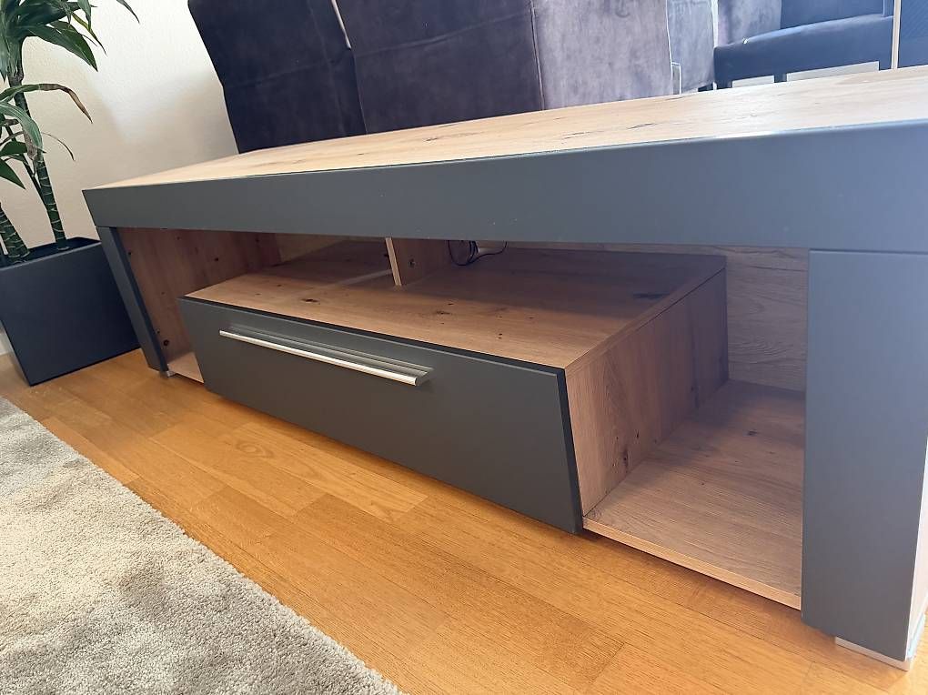 TV Möbel: TV Möbel - Zustand top – Gebraucht aus Zug von Ramon.T