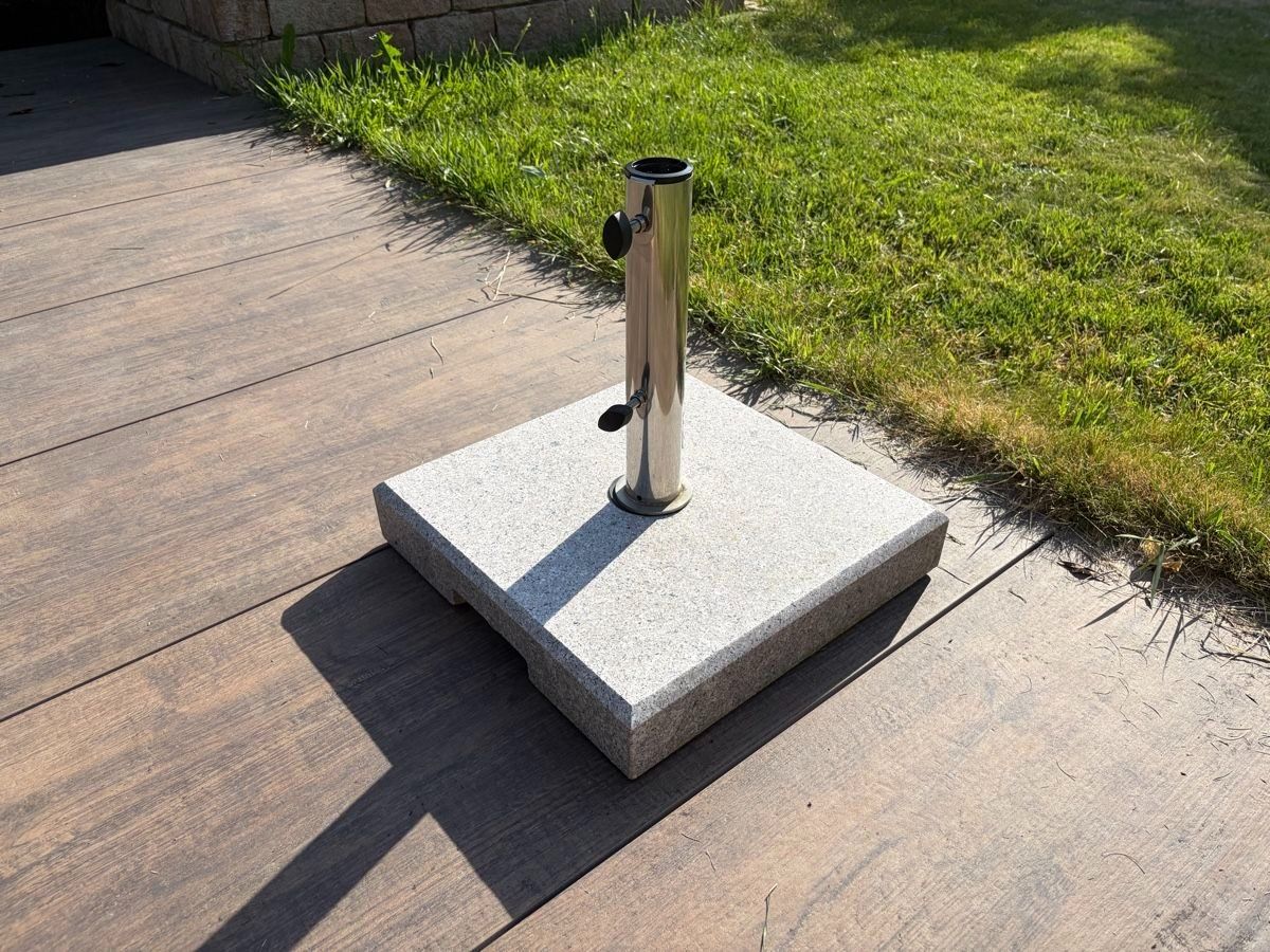 Autres: Sonnenschirm Ständer Granit – Neuf avec emballage d'origine à Galgenen par Crystaldisplay