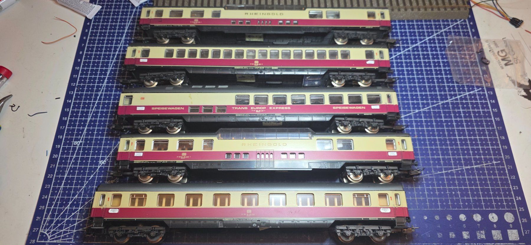 Lima Modellini di ferrovie: Lima Rheingold 5stück mit licht HO/DC – Usato da Hochfelden venduto da Danizh0