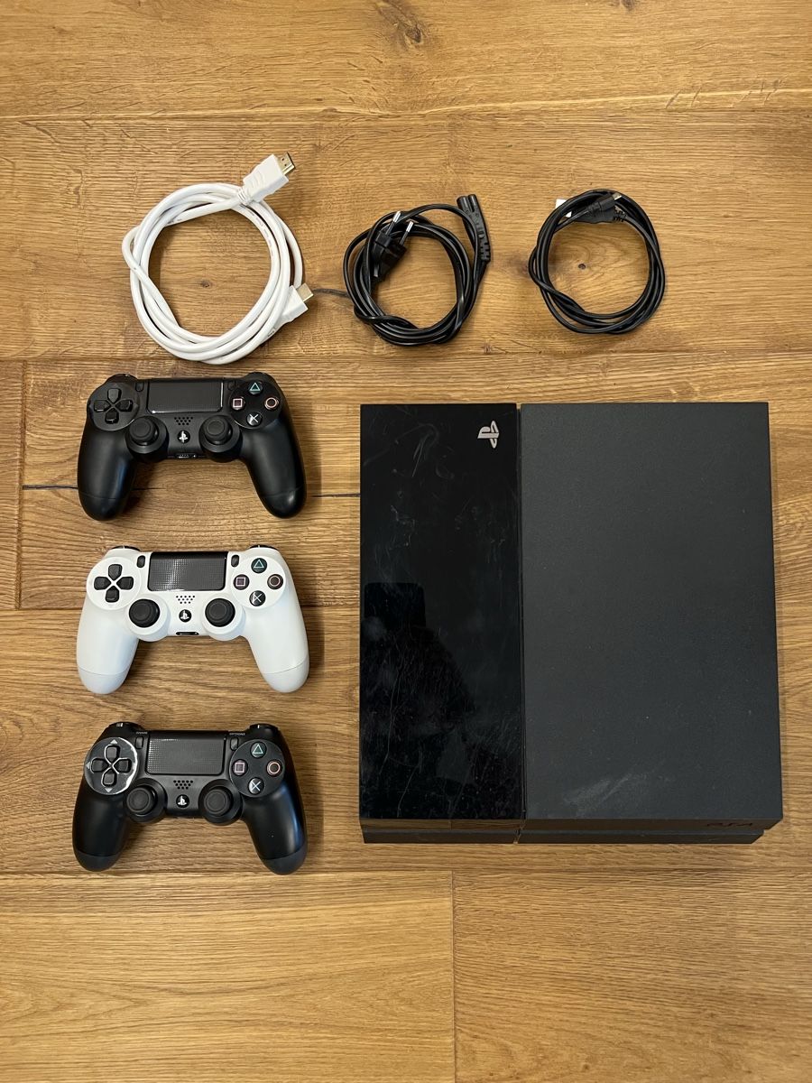 Sony Console: PS4 Konsole inkl. 3 Controller, Kabel & 3 Top-Spiele – Usato da Breil/Brigels venduto da flav_flav