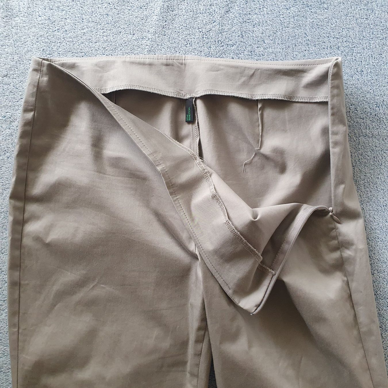 Benetton Pantaloni: Pantalon beige Benetton - Gr. M – Usato da boudry venduto da Let_20 1
