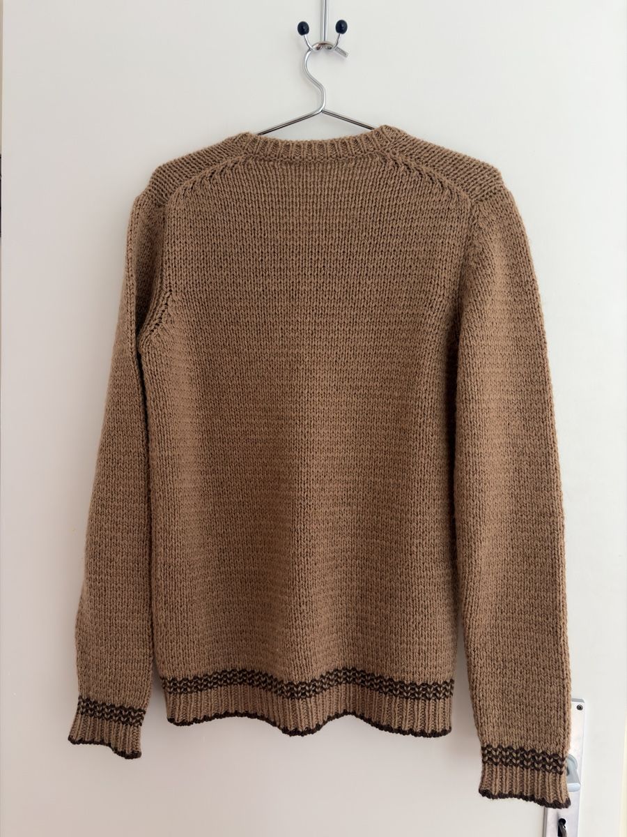 Pulls & Sweat-shirts: Prada SS15 camel v-neck 48 – D'occasion à Zürich par ojr_x59l 1