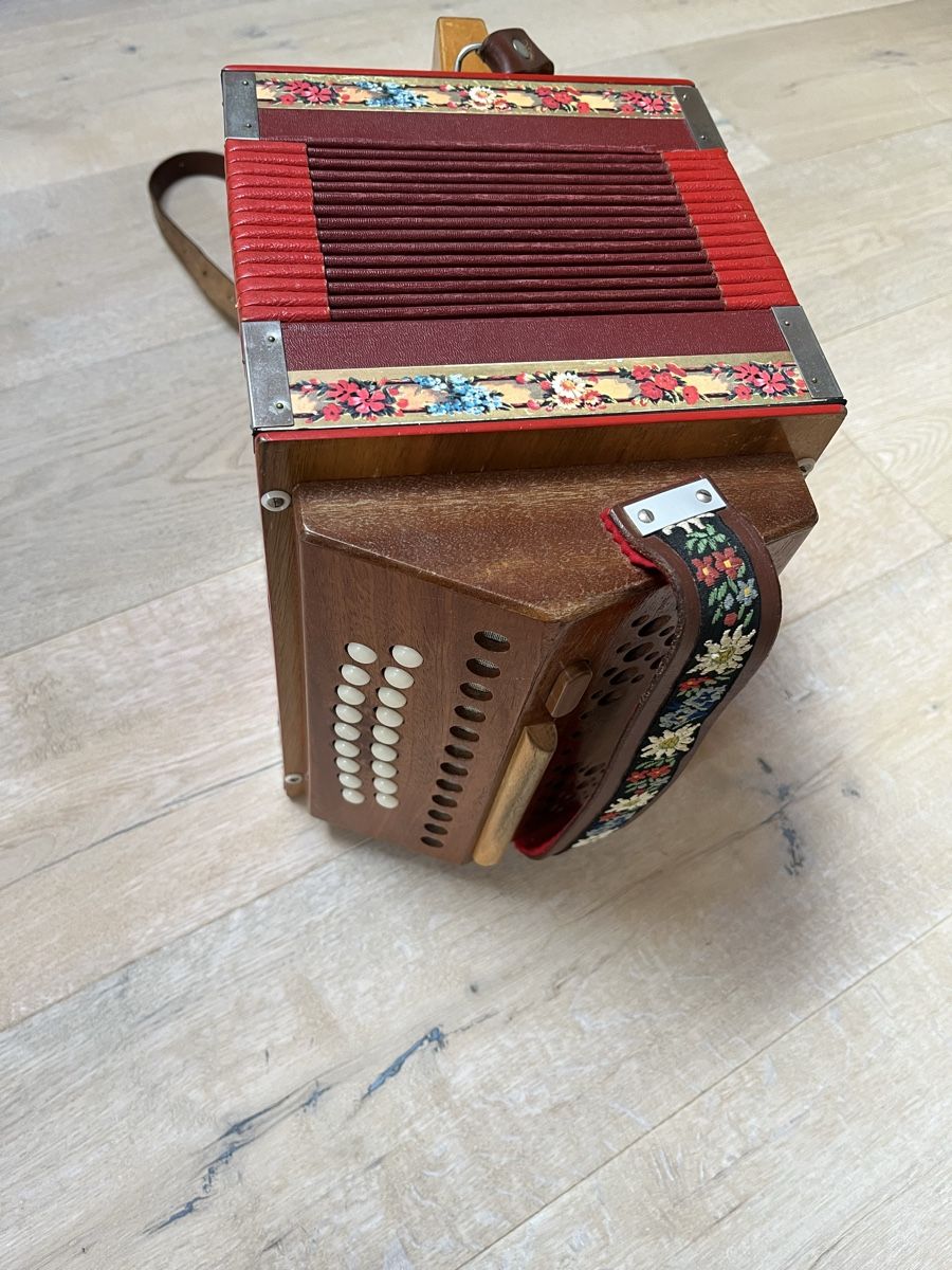 Musikinstrumente: Häusler Schwyzerörgeli – Gebraucht aus Klosters von GMK10 1