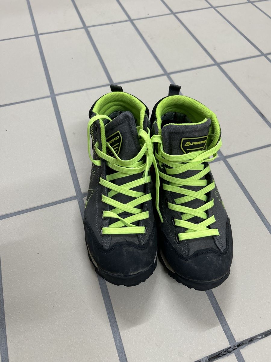 Scarpe da uomo: Alpine Pro Wanderschuhe, Top Zustand, Grösse 37 – Usato da Umiken venduto da AzizaAmar20