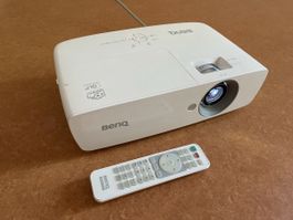 Beamer BenQ TH683 54h Lampen HDMI Kabel und Fernbedienun