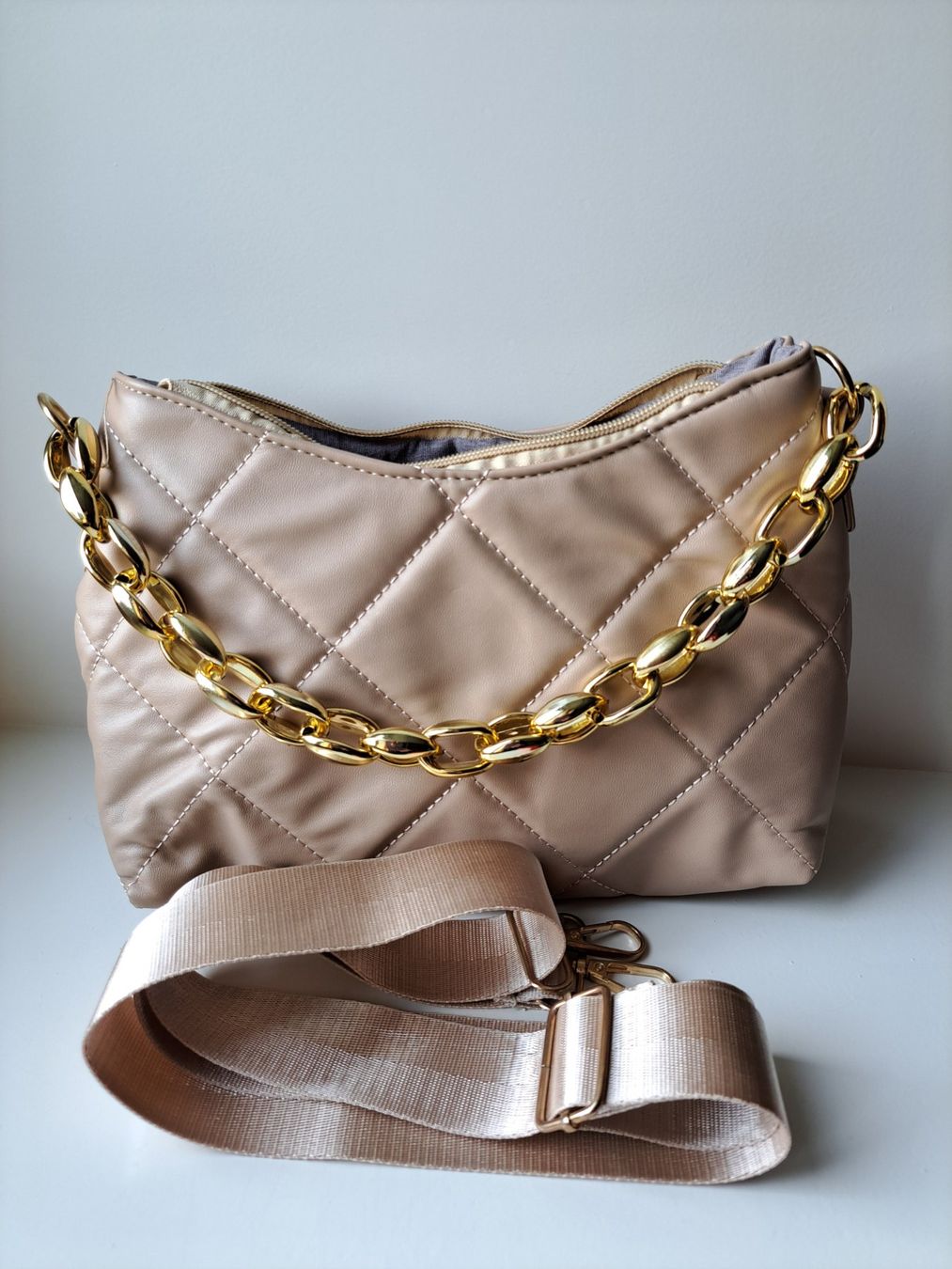 Taschen für Damen: Kleineres, einfaches und leichtes Täschchen – Gebraucht aus Oetwil am See von Kuechenzeit