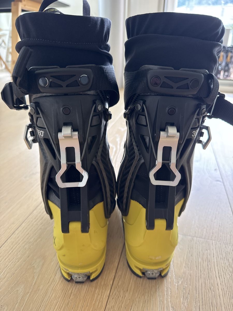 Arcteryx Herrenschuhe: ARCTERX Procline Carbon Lite Skiboot 24/24.5 – Gebraucht aus Pontresina von EngadinJules 4