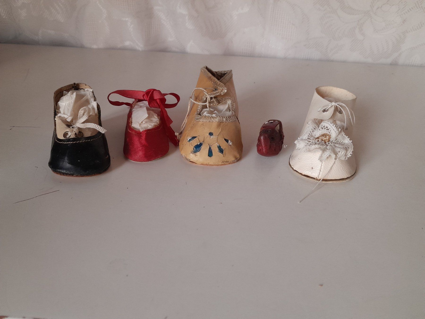 Scaffali: Appenzeller Schuh Regal, 23 Einzelschuhe, Strub, Glutz Olten – Usato da Schwarzenbach SG venduto da utschu09 5