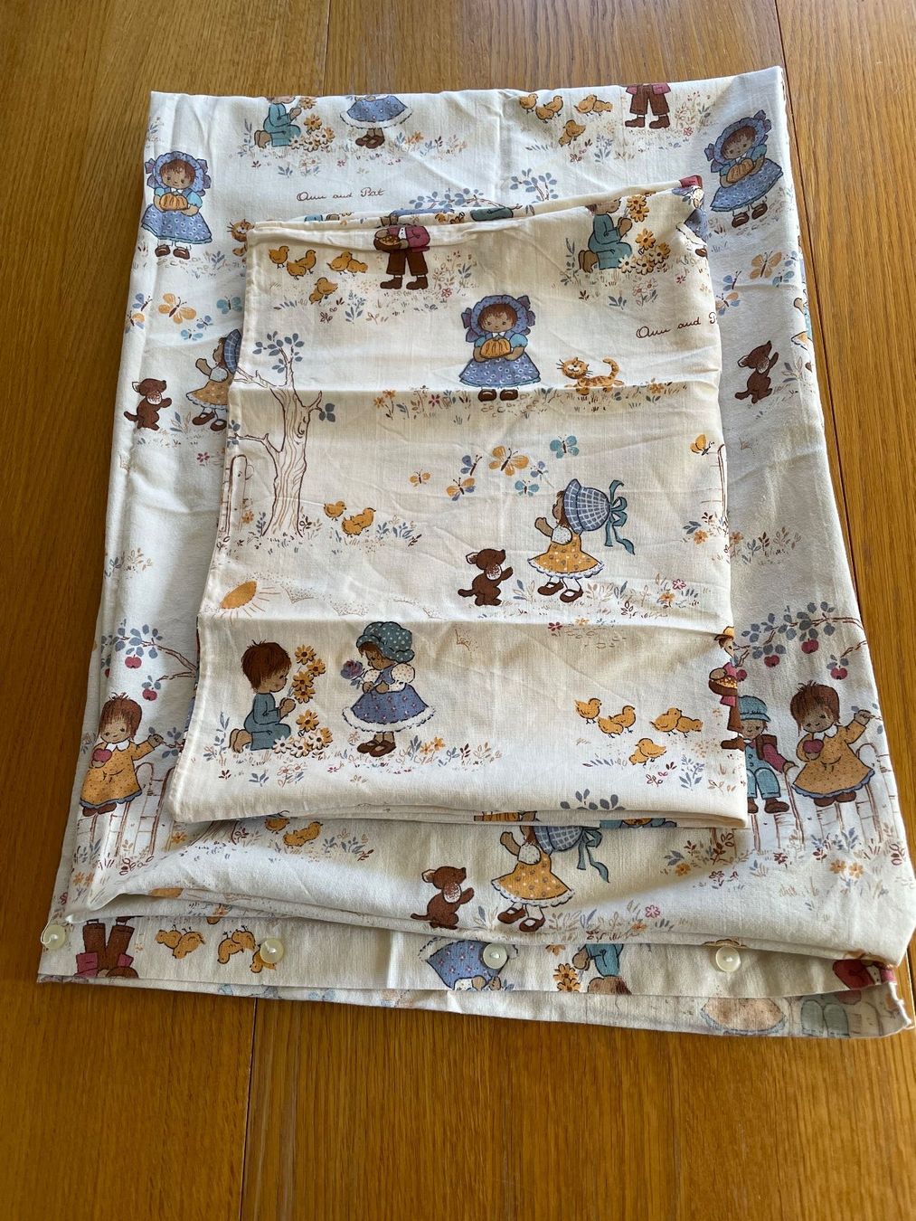 Betten: Bettwäsche-Garnitur Kinderbett "retro" – Gebraucht aus Marthalen von BeNa21
