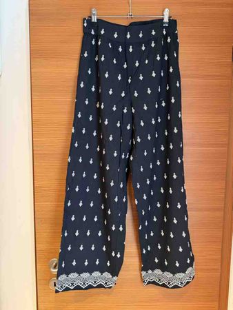 Damen Hose schwarz mit Muster Grösse M