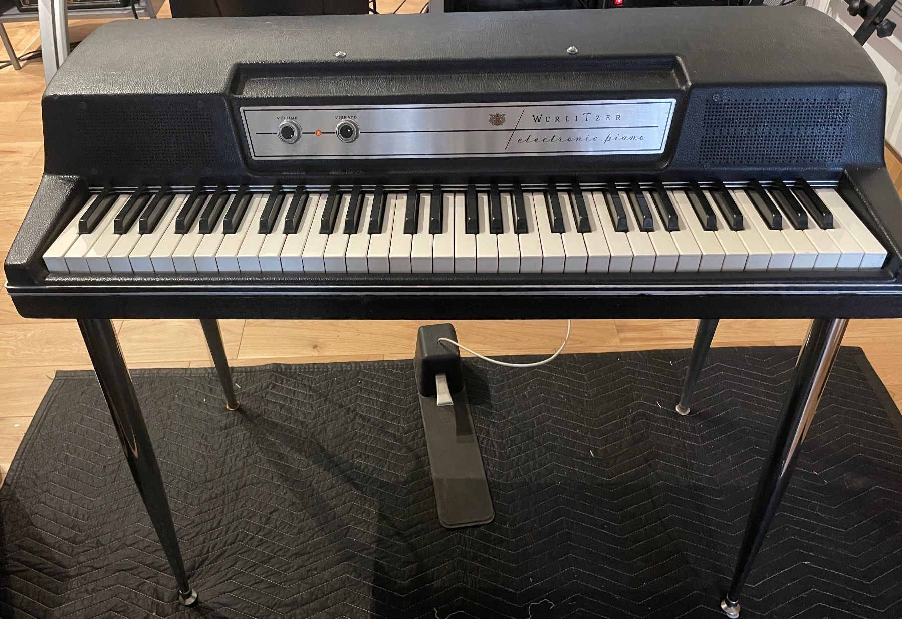Wurlitzer Musikinstrumente: Wurlitzer Electric Piano 200A – Gebraucht aus Fribourg von Marinadelrey