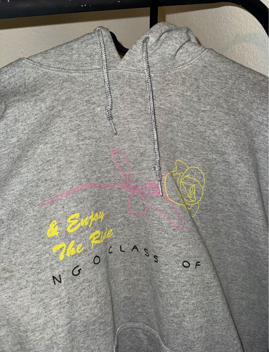 Maglioni & Felpe: Hoodie mit Print – Usato da Effretikon venduto da ajl_rwt5 1