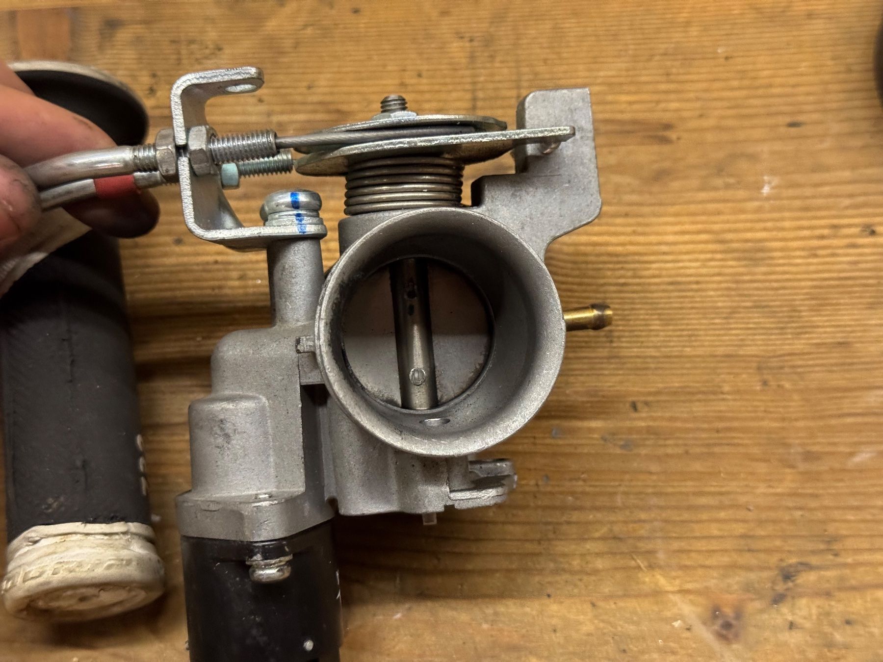 SWM Toutes les pièces détachées moto: Original Drosselklappe einer SWM SM 125 R – D'occasion à Dietwil par Armi1973 3