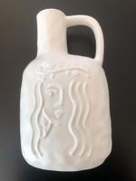 Vase en céramique blanc motif visage très bon état.