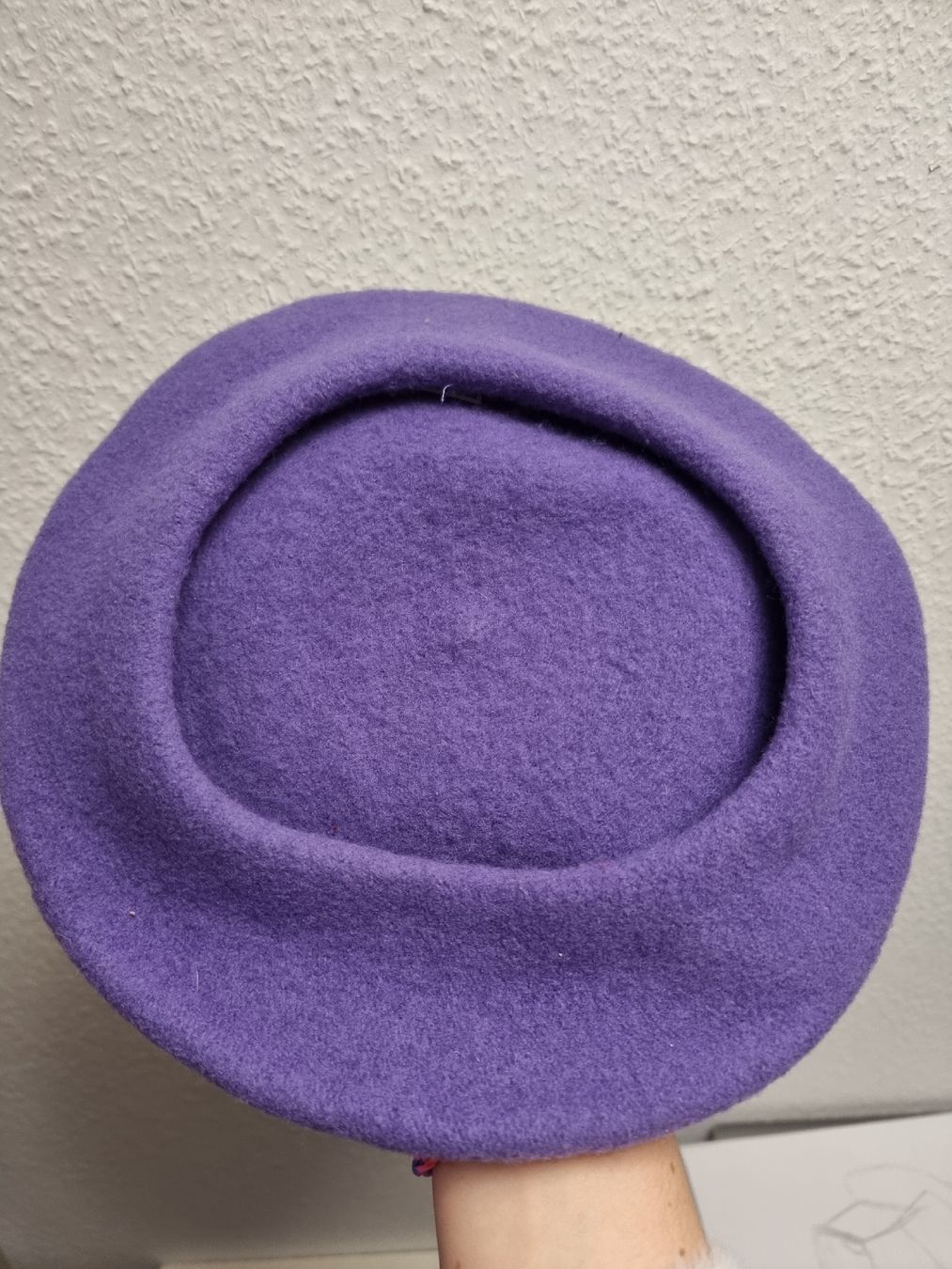 Copricapi, berretti & cappellini: FLORA SUPER Beret aus 100% Wolle – Usato da Zürich venduto da NIxa 2