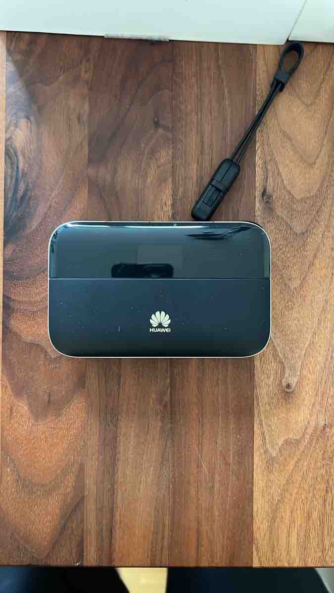 Huawei Modem & Router: Huawei Mobile WiFi E5573cs-322 guter Zustand – Usato da Zürich venduto da Tiimi_12