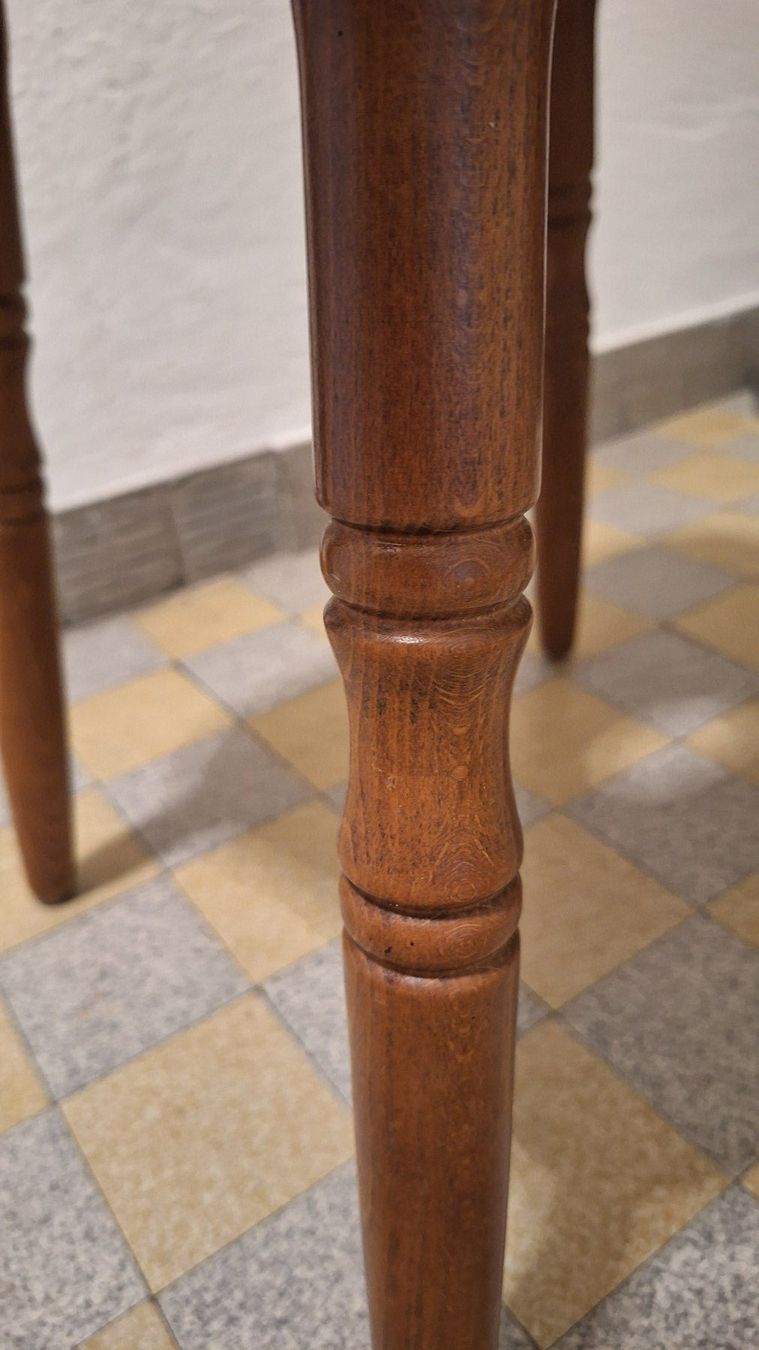 Tabourets: Vintage , robuster Holz- Hocker mit Eingriff – D'occasion à Arlesheim par shopradl 4