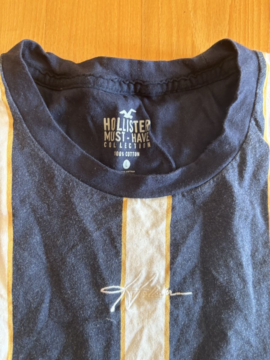 T-shirt: Hollister Stripe Shirt blue white – Usato da Chexbres venduto da doe_xns6 1