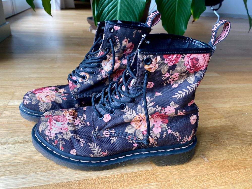 Verwunderlich Doc Martens Blumen Bilder