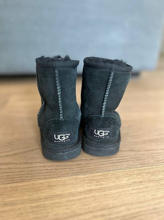 Schuhe für Mädchen: UGG Boots Gr. 23.5 – Gebraucht aus Chur von Nina12345